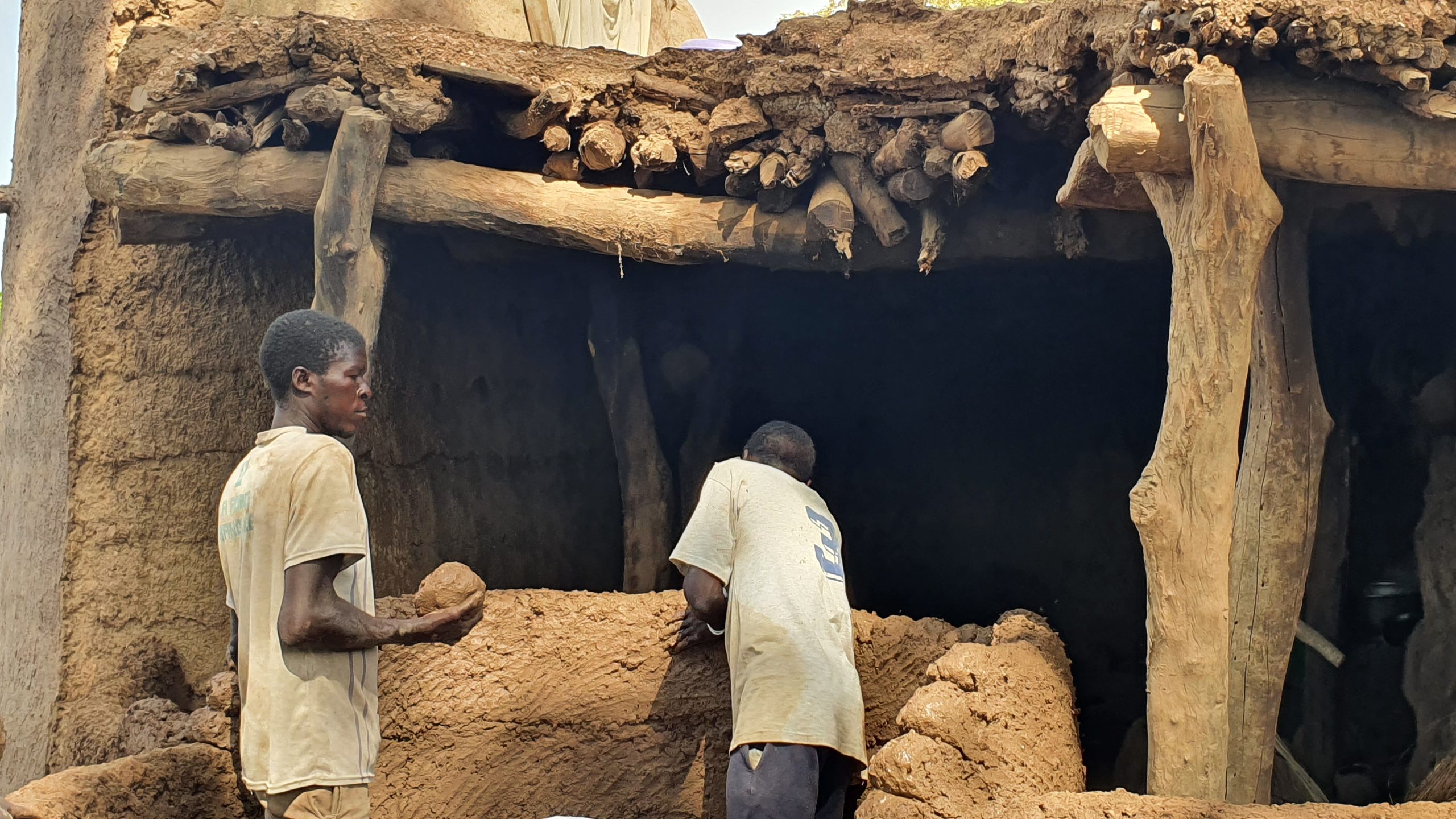 Reconstruction d_une Takienta, Koutammakou, Togo